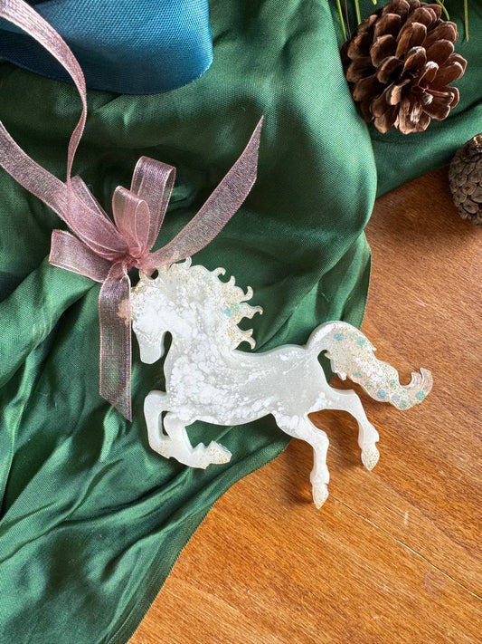 “Unicorno” - Decorazione Natalizia in Resina Artigianale