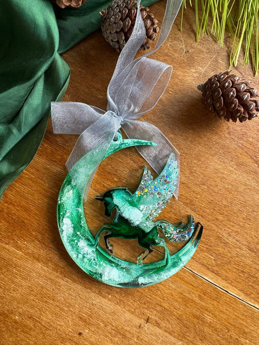 “Unicorno sulla Luna” - Decorazione Natalizia in Resina Artigianale