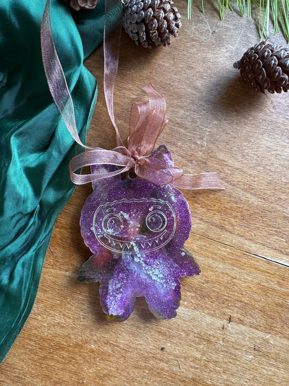 “Labubu” - Decorazione Natalizia in Resina Artigianale