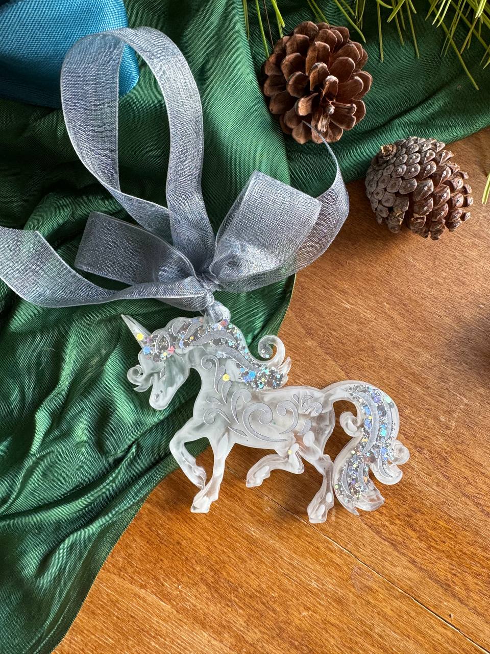 “Unicorno” - Decorazione Natalizia in Resina Artigianale