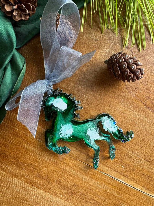 “Unicorno” - Decorazione Natalizia in Resina Artigianale