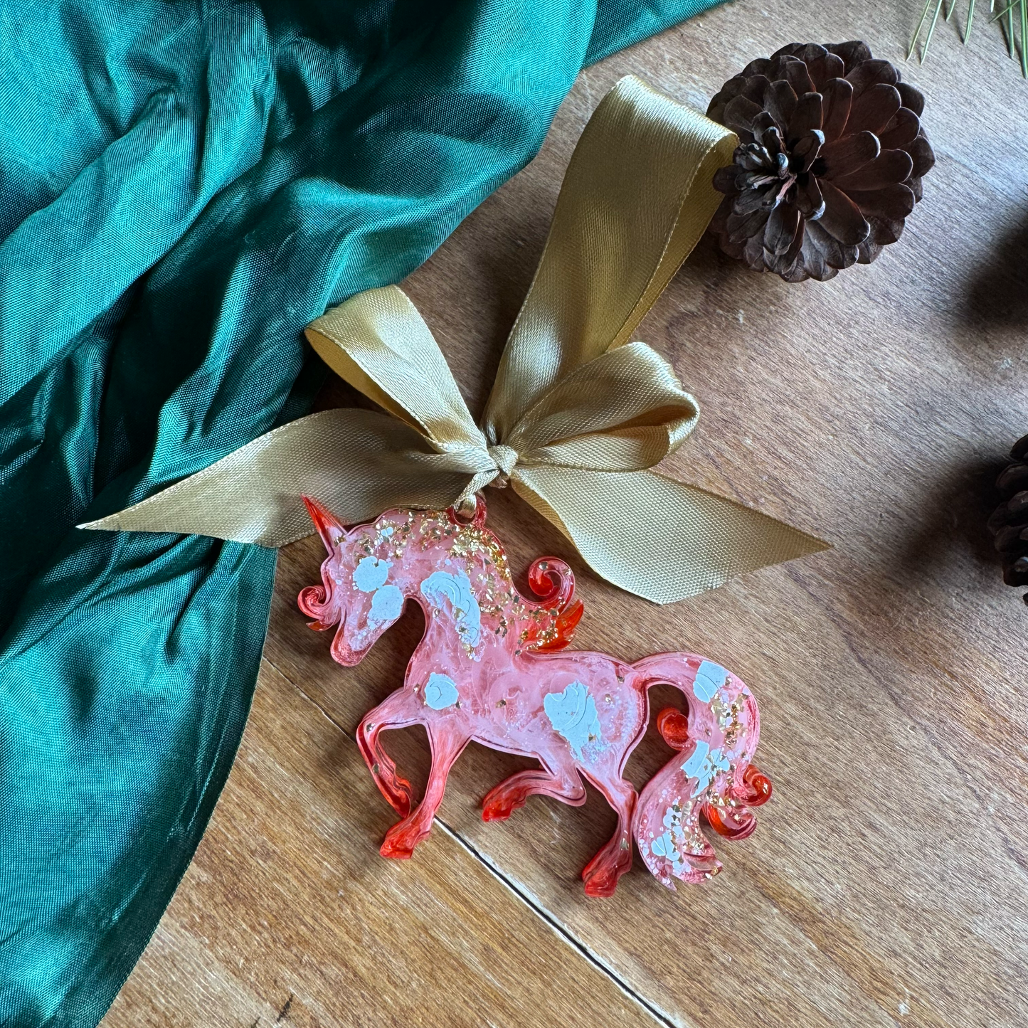 “Unicorno” - Decorazione Natalizia in Resina Artigianale